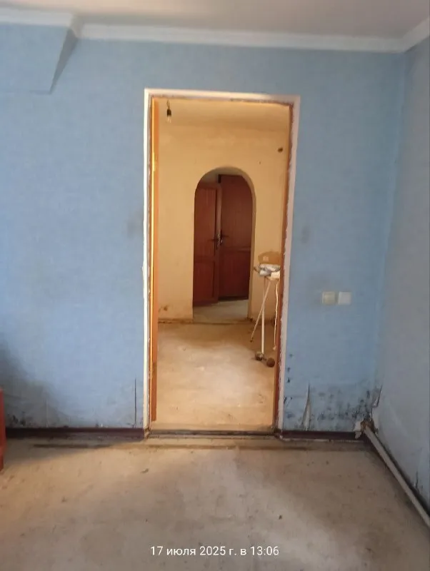 Продам 2х комн. Дом, 48м. Кв. (комнаты раздельные) на красном пахаре с газовым отоплением и удобствами. Окна пластиковые. Жилое состояние. Крыша в хорошем состоянии. Участок узкий – 4 сотки. Ориентир – ул. Правды. Цена 1 400 000руб. Ан анна +7 949 470 04 83 (феникс), +7 949 796 89 69 (миранда). - фотография - 4