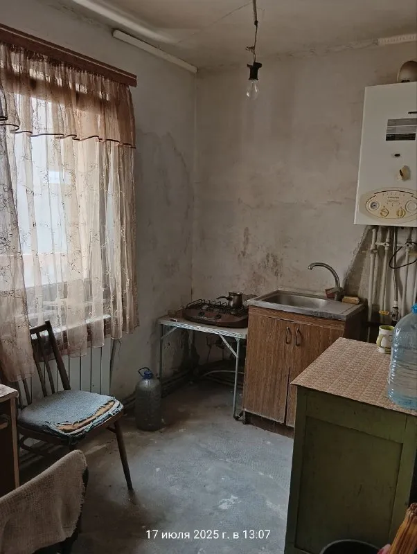 Продам 2х комн. Дом, 48м. Кв. (комнаты раздельные) на красном пахаре с газовым отоплением и удобствами. Окна пластиковые. Жилое состояние. Крыша в хорошем состоянии. Участок узкий – 4 сотки. Ориентир – ул. Правды. Цена 1 400 000руб. Ан анна +7 949 470 04 83 (феникс), +7 949 796 89 69 (миранда). - фотография - 5