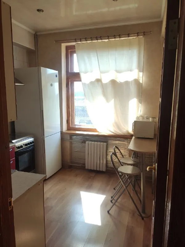 Продам двухкомнатную квартиру

🌇Самый центр ворошиловского района. Пересечение университетской и театральной. 📍

✅5/5-Этажного дома 48 м. Кв.
✅Есть чердак.
✅Крыша не течет.
✅Заменены все коммуникации: проводка, канализация, отопление, трубы воды.

✅Просторные, раздельные комнаты правильной формы.
✅Санузел раздельный.
🎁 Продаётся с мебелью и техникой.

📑Документы готовы, хозяин на сделке.
💰Цена 6 000 000 ₽

📲☎️+79494036515 Римма

Подписаться | дать объявление - фотография - 6