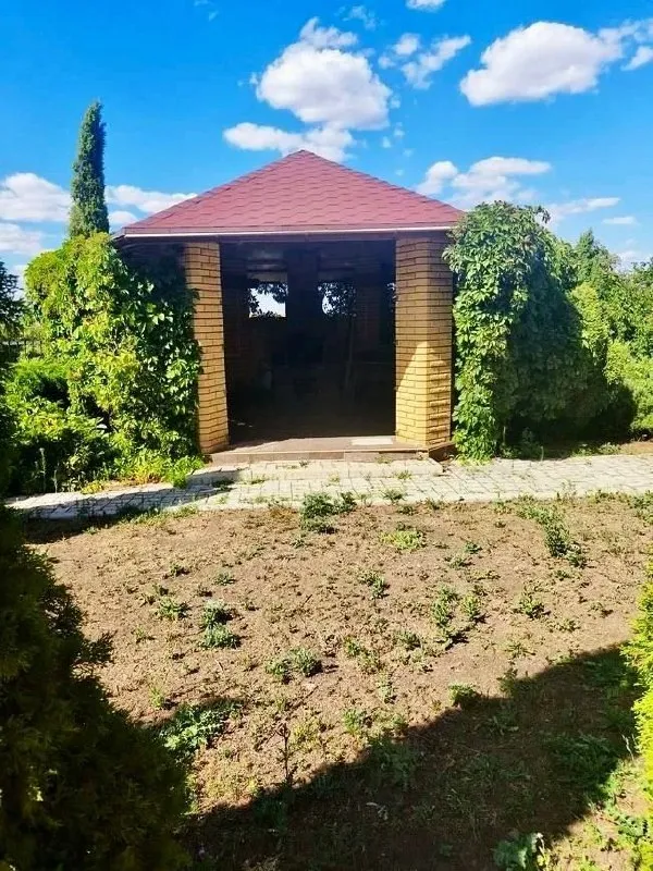 ‼️🏠‼️ Продажа шикарного загородного 2-уровневого дома + гостевой дом + сауна/бассейн + гараж в 20 км. От центра
🗺Г. Донецк днр, с. Красное,
Г. О. Докучаевск‼️🏠‼️
✅Продам дом, общей s-306 м2., расположен на земельном участке 45 соток ( участок приватизирован) с ландшафтным дизайном и зоной барбекю
‼️Гостевой дом общей s-98 м2
‼️Три гаражных бокса и отдельное помещение с установленной системой подачи воды: 3 накопительных бака. .. >✅отопление и подогрев воды в каждом доме осуществляется газовыми котлами.
✅В случае отсутствия электроэнергия дом получает питание от 40 киловаттного дизельного генератора работающего на полной автоматике. ‼️
✅Три скважины, на участке установлена капельная система полива
🧾Документы готовы
Больше фото по запросу
💴Цена : 30🍋000 000 ₽
📲☎️+79494194208
📨Подписаться - фотография - 2