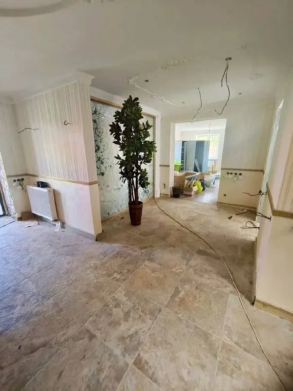 ‼️🏠‼️ Продажа шикарного загородного 2-уровневого дома + гостевой дом + сауна/бассейн + гараж в 20 км. От центра
🗺Г. Донецк днр, с. Красное,
Г. О. Докучаевск‼️🏠‼️
✅Продам дом, общей s-306 м2., расположен на земельном участке 45 соток ( участок приватизирован) с ландшафтным дизайном и зоной барбекю
‼️Гостевой дом общей s-98 м2
‼️Три гаражных бокса и отдельное помещение с установленной системой подачи воды: 3 накопительных бака. .. >✅отопление и подогрев воды в каждом доме осуществляется газовыми котлами.
✅В случае отсутствия электроэнергия дом получает питание от 40 киловаттного дизельного генератора работающего на полной автоматике. ‼️
✅Три скважины, на участке установлена капельная система полива
🧾Документы готовы
Больше фото по запросу
💴Цена : 30🍋000 000 ₽
📲☎️+79494194208
📨Подписаться - фотография - 8