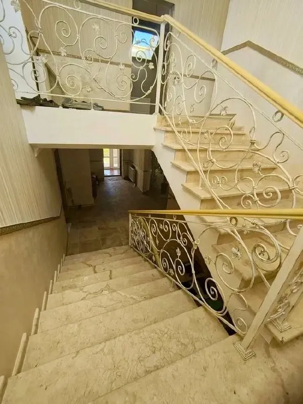 ‼️🏠‼️ Продажа шикарного загородного 2-уровневого дома + гостевой дом + сауна/бассейн + гараж в 20 км. От центра
🗺Г. Донецк днр, с. Красное,
Г. О. Докучаевск‼️🏠‼️
✅Продам дом, общей s-306 м2., расположен на земельном участке 45 соток ( участок приватизирован) с ландшафтным дизайном и зоной барбекю
‼️Гостевой дом общей s-98 м2
‼️Три гаражных бокса и отдельное помещение с установленной системой подачи воды: 3 накопительных бака. .. >✅отопление и подогрев воды в каждом доме осуществляется газовыми котлами.
✅В случае отсутствия электроэнергия дом получает питание от 40 киловаттного дизельного генератора работающего на полной автоматике. ‼️
✅Три скважины, на участке установлена капельная система полива
🧾Документы готовы
Больше фото по запросу
💴Цена : 30🍋000 000 ₽
📲☎️+79494194208
📨Подписаться - фотография - 9
