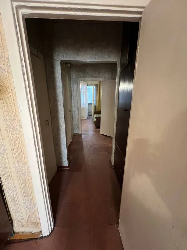 Лучшее предложение исходя из расположения / планировки / площади.

Продам 3-комнатную квартиру в самом центре города, 50-летия ссср / комсомольский. 1/9 этаж
Собственник!

Очень просторная квартира с интересной планировкой и видом на обе стороны дома.
Все коммуникации исправны (вода по расписанию, как у всех).
Имеется лоджия, 2 балкона, кладовка.

Вся мебель и техника на фото остаются в квартире.
Можно приобрести под сдачу - полностью пригодна к проживанию.

Очень хорошая инфраструктура: рядом магазины, детские сады, школа, спортивные площадки, аптеки, центральная площадь города, рестораны.

Никаких обременений, никто не прописан, документы рф готовы к сделке.
Торг при осмотре.

6700К₽
+7 949 9867756 - фотография - 8