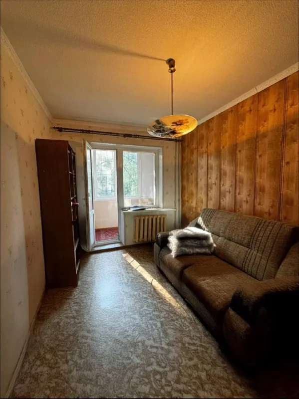 Продам 3-х комнатную квартиру
🌇Макеевка, мкрн. Солнечный📍
Особенности объекта:
- Квартира расположена на 1-м этаже 9-ти этажного дома;
- Жилое состояние;
- 2 Балкона, отделаны пластиком;
- Сухой погреб;
- Установлены пластиковые окна, пластиковые балконные блоки;
- Раздельный санузел;
- Водонагревательный бак на 100 литров;
🎁 Остается вся мебель и техника;
- Наружные стены квартиры утеплены;
- Металлическая входная дверь;
- Межкомнатные двери из натурального дерева;
- Газовый счетчик;
- В доме установлен счетчик на отопление;
👍Удобное расположение (рядом 2 садика, 2 школы (№5 и лицей №1 с ош №61), красный рынок, тюз, свято-георгиевский собор);
- Долгов нет;
- Документы готовы
💰Цена 5 300 000 рублей. Реальному покупателю - разумный торг.
📲☎️+7914726-89-51
📲☎️+7949421-09-98
Подписаться | дать объявление - фотография - 1