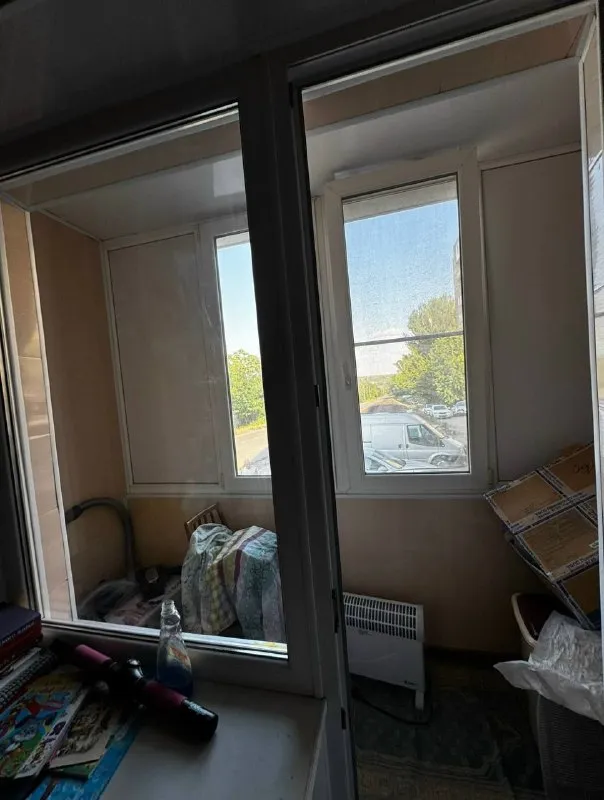 Продам 3-х комнатную квартиру
🌇Макеевка, мкрн. Солнечный📍
Особенности объекта:
- Квартира расположена на 1-м этаже 9-ти этажного дома;
- Жилое состояние;
- 2 Балкона, отделаны пластиком;
- Сухой погреб;
- Установлены пластиковые окна, пластиковые балконные блоки;
- Раздельный санузел;
- Водонагревательный бак на 100 литров;
🎁 Остается вся мебель и техника;
- Наружные стены квартиры утеплены;
- Металлическая входная дверь;
- Межкомнатные двери из натурального дерева;
- Газовый счетчик;
- В доме установлен счетчик на отопление;
👍Удобное расположение (рядом 2 садика, 2 школы (№5 и лицей №1 с ош №61), красный рынок, тюз, свято-георгиевский собор);
- Долгов нет;
- Документы готовы
💰Цена 5 300 000 рублей. Реальному покупателю - разумный торг.
📲☎️+7914726-89-51
📲☎️+7949421-09-98
Подписаться | дать объявление - фотография - 4