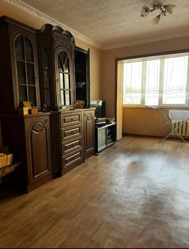 Продам 3-х комнатную квартиру
🌇Макеевка, мкрн. Солнечный📍
Особенности объекта:
- Квартира расположена на 1-м этаже 9-ти этажного дома;
- Жилое состояние;
- 2 Балкона, отделаны пластиком;
- Сухой погреб;
- Установлены пластиковые окна, пластиковые балконные блоки;
- Раздельный санузел;
- Водонагревательный бак на 100 литров;
🎁 Остается вся мебель и техника;
- Наружные стены квартиры утеплены;
- Металлическая входная дверь;
- Межкомнатные двери из натурального дерева;
- Газовый счетчик;
- В доме установлен счетчик на отопление;
👍Удобное расположение (рядом 2 садика, 2 школы (№5 и лицей №1 с ош №61), красный рынок, тюз, свято-георгиевский собор);
- Долгов нет;
- Документы готовы
💰Цена 5 300 000 рублей. Реальному покупателю - разумный торг.
📲☎️+7914726-89-51
📲☎️+7949421-09-98
Подписаться | дать объявление - фотография - 5