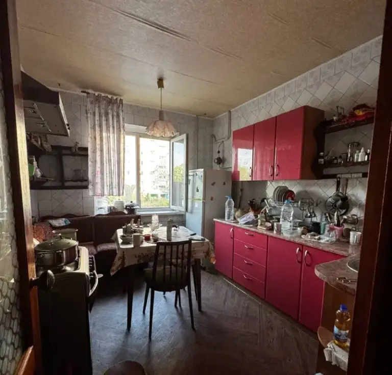 Продам 3-х комнатную квартиру
🌇Макеевка, мкрн. Солнечный📍
Особенности объекта:
- Квартира расположена на 1-м этаже 9-ти этажного дома;
- Жилое состояние;
- 2 Балкона, отделаны пластиком;
- Сухой погреб;
- Установлены пластиковые окна, пластиковые балконные блоки;
- Раздельный санузел;
- Водонагревательный бак на 100 литров;
🎁 Остается вся мебель и техника;
- Наружные стены квартиры утеплены;
- Металлическая входная дверь;
- Межкомнатные двери из натурального дерева;
- Газовый счетчик;
- В доме установлен счетчик на отопление;
👍Удобное расположение (рядом 2 садика, 2 школы (№5 и лицей №1 с ош №61), красный рынок, тюз, свято-георгиевский собор);
- Долгов нет;
- Документы готовы
💰Цена 5 300 000 рублей. Реальному покупателю - разумный торг.
📲☎️+7914726-89-51
📲☎️+7949421-09-98
Подписаться | дать объявление - фотография - 6