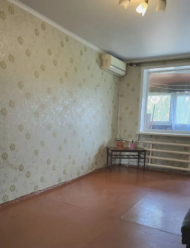 Продаётся 2-комнатная квартира

🌇Донецк, кировский район,   мкр. Текстильщик, ул. Петровского, дом 122, ориентир  остановка 19я!📍

💰Выгодная цена - всего 2 550 000 рублей! 🔥

✅На 5 этаже пятиэтажного дома
🌎Рядом: остановка, детский сад, школа, магазины, аптека. Идеальное расположение для комфортной и удобной жизни!

✅Квартира оборудована пластиковыми окнами и кондиционером. Помещение жилое, но нуждается в  ремонте — отличный шанс создать интерьер по вашему вкусу.
📷Фото полностью соответствуют действительности.

📲☎️+79494513060 (Александр, топ-риелтор днр) или пишите в telegram для оперативной связи!

Подписаться | дать объявление - фотография - 2