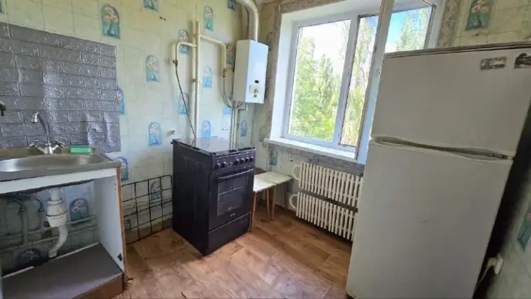 Продаётся 2-комнатная квартира

🌇Донецк, кировский район,   мкр. Текстильщик, ул. Петровского, дом 122, ориентир  остановка 19я!📍

💰Выгодная цена - всего 2 550 000 рублей! 🔥

✅На 5 этаже пятиэтажного дома
🌎Рядом: остановка, детский сад, школа, магазины, аптека. Идеальное расположение для комфортной и удобной жизни!

✅Квартира оборудована пластиковыми окнами и кондиционером. Помещение жилое, но нуждается в  ремонте — отличный шанс создать интерьер по вашему вкусу.
📷Фото полностью соответствуют действительности.

📲☎️+79494513060 (Александр, топ-риелтор днр) или пишите в telegram для оперативной связи!

Подписаться | дать объявление - фотография - 4