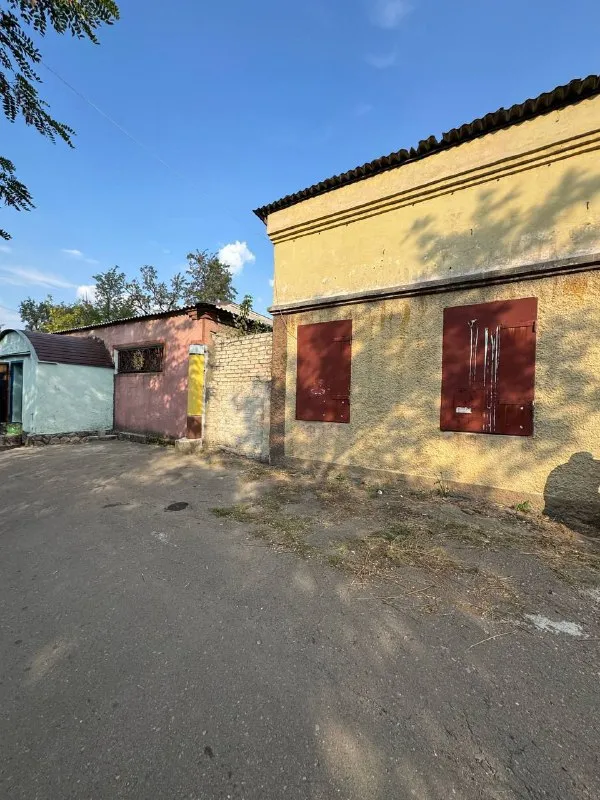 Продам отдельно стоящее нежилое здание под бизнес
🌇Город макеевка, червоногвардейский район📍
✅Общая площадь 69кв. М.
✅Стены - шлакоблок, фундамент и цоколь - бутовый камень.
✅3 Сотки земли.
Хорошее месторасположение : рядом трасса, развитая инфраструктура.
💰Цена : 7 000 000 ₽ торг
☎️+79493418412 Лилия ан терем
Подписаться | дать объявление - фотография - 4