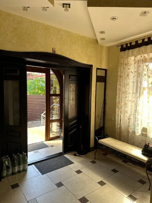 Продажа частного 🏡 дома
🌇Донецк, ориентир донецк - сити (улица часов ярская)📍
✅285 М² с 7 сотками приватизированной земли и ландшафтным дизайном.
✅Дом состоит из двух уровней, подвала и зимнего сада.
✅В подвале расположены комнаты из постирочной, котельной, кладовой, гардеробной и комнатой отдыха
✅Центральная канализация, газ и емкости для воды (1,5 тонны)
✅Идеальное место для комфортной жизни и семейного отдыха, где каждая деталь продумана для вашего удобства
🌎 Дом расположен в тихом и развитом районе, с удобной транспортной доступностью и всей необходимой инфраструктурой поблизости.
💰Цена 30 000 000 ₽
📲☎️+79497059697 Ан новый донбасс
Подписаться | дать объявление - фотография - 2