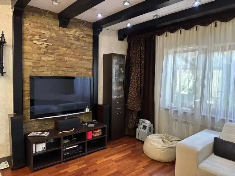 Продажа частного 🏡 дома
🌇Донецк, ориентир донецк - сити (улица часов ярская)📍
✅285 М² с 7 сотками приватизированной земли и ландшафтным дизайном.
✅Дом состоит из двух уровней, подвала и зимнего сада.
✅В подвале расположены комнаты из постирочной, котельной, кладовой, гардеробной и комнатой отдыха
✅Центральная канализация, газ и емкости для воды (1,5 тонны)
✅Идеальное место для комфортной жизни и семейного отдыха, где каждая деталь продумана для вашего удобства
🌎 Дом расположен в тихом и развитом районе, с удобной транспортной доступностью и всей необходимой инфраструктурой поблизости.
💰Цена 30 000 000 ₽
📲☎️+79497059697 Ан новый донбасс
Подписаться | дать объявление - фотография - 4