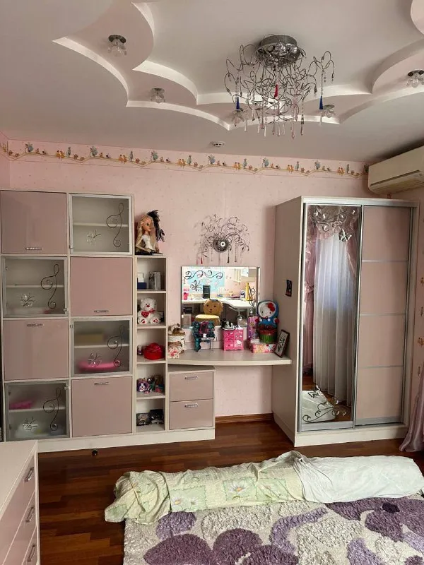 Продажа частного 🏡 дома
🌇Донецк, ориентир донецк - сити (улица часов ярская)📍
✅285 М² с 7 сотками приватизированной земли и ландшафтным дизайном.
✅Дом состоит из двух уровней, подвала и зимнего сада.
✅В подвале расположены комнаты из постирочной, котельной, кладовой, гардеробной и комнатой отдыха
✅Центральная канализация, газ и емкости для воды (1,5 тонны)
✅Идеальное место для комфортной жизни и семейного отдыха, где каждая деталь продумана для вашего удобства
🌎 Дом расположен в тихом и развитом районе, с удобной транспортной доступностью и всей необходимой инфраструктурой поблизости.
💰Цена 30 000 000 ₽
📲☎️+79497059697 Ан новый донбасс
Подписаться | дать объявление - фотография - 5