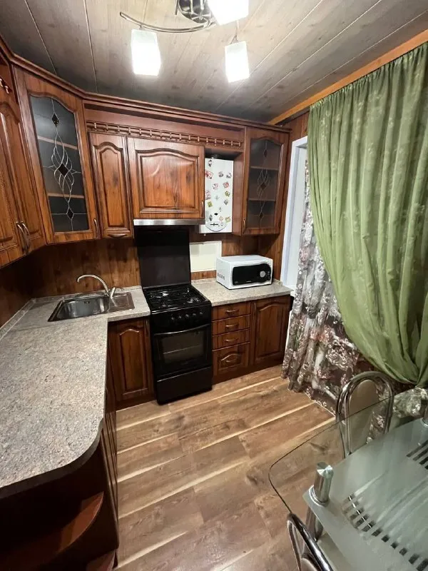 ‼️Продажа квартиры‼️

🏡Продажа 3-трёхкомнатной квартиры🗺г. Макеевка днр центрально-городской р-н

✅Общая площадь–57 м2
✅Этажность–3/4 жилого дома

✅Квартира не угловая
Выполнен качественный ремонт
Металлопластиковые окна трехпакетники с 5-ти камерным профилем
✅Поменяна проводка,
Поменяны трубы на отоплении трубы на воду, напольное покрытие: ламинат, встроенный кухонный гарнитур сделанный на заказ
✅Установлены межкомнатные деревянные двери, есть необходимая бытовая техника: стиральная машина, холодильник, конди. .. Ся покупателю
Французский балкон
Имеется 2 кладовые которые при желании можно переделать под гардеробную
✅Чистый подъезд, во дворе детский сад, рядом продуктовые магазины, удобная транспортная развязка
🧾Документы готовы, прописанных нет
🔥Собственник

💴Цена: 4🍋400.000 руб
🧾Возможна продажа в ипотеку
☎️+7(960) 108-81-93 Виталий
📲Телеграм; вацап

📨Подписаться - фотография - 4