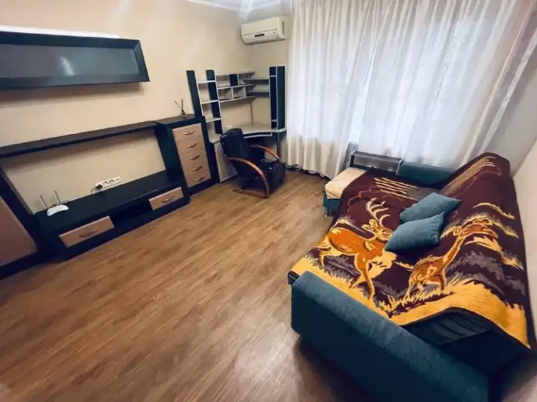 Продажа двухкомнатной квартиры

🌇Comfort-class квартира в самом центре донецка, лучшее расположение. В 500 метрах: школа №9, набережная, пляж, дом быта "кальмиус", ск "динамо" лучшие жк города (диск, пирамида, панорамный)📍

❗️У вас есть возможность стать владельцем крупногабаритной двухкомнатной квартиры у набережной❗️

💧Вода - доходит
✅ 1 Этаж - высокий цоколь
✅Свежий ремонт
🎁Все что вы видите на фото - остается в квартире на момент сделки!
✅Площадь 50м2

💰Стоимость 6,2 млн. ₽

📲☎️ +79495131300
👀Показ в любое ⏰время
Ключи в агентстве🔑

Подписаться  |  дать объявление - фотография - 2
