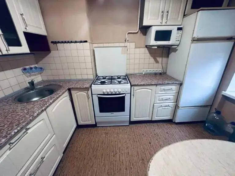 Продажа двухкомнатной квартиры

🌇Comfort-class квартира в самом центре донецка, лучшее расположение. В 500 метрах: школа №9, набережная, пляж, дом быта "кальмиус", ск "динамо" лучшие жк города (диск, пирамида, панорамный)📍

❗️У вас есть возможность стать владельцем крупногабаритной двухкомнатной квартиры у набережной❗️

💧Вода - доходит
✅ 1 Этаж - высокий цоколь
✅Свежий ремонт
🎁Все что вы видите на фото - остается в квартире на момент сделки!
✅Площадь 50м2

💰Стоимость 6,2 млн. ₽

📲☎️ +79495131300
👀Показ в любое ⏰время
Ключи в агентстве🔑

Подписаться  |  дать объявление - фотография - 5