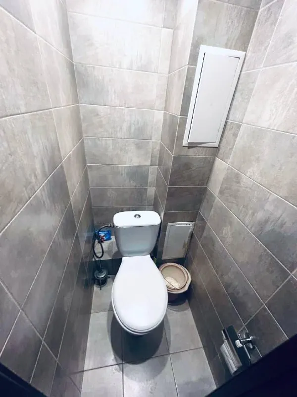 Продажа двухкомнатной квартиры

🌇Comfort-class квартира в самом центре донецка, лучшее расположение. В 500 метрах: школа №9, набережная, пляж, дом быта "кальмиус", ск "динамо" лучшие жк города (диск, пирамида, панорамный)📍

❗️У вас есть возможность стать владельцем крупногабаритной двухкомнатной квартиры у набережной❗️

💧Вода - доходит
✅ 1 Этаж - высокий цоколь
✅Свежий ремонт
🎁Все что вы видите на фото - остается в квартире на момент сделки!
✅Площадь 50м2

💰Стоимость 6,2 млн. ₽

📲☎️ +79495131300
👀Показ в любое ⏰время
Ключи в агентстве🔑

Подписаться  |  дать объявление - фотография - 7