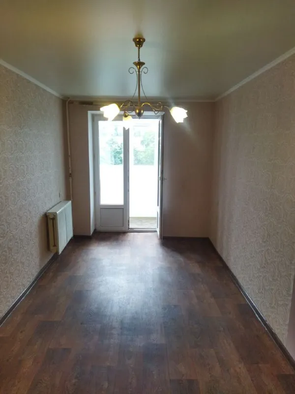 Продам 2х комнатную квартиру

🌇В киевском районе донецка
Шахтерская площадь - проспект киевский 5📍

🔹Этаж 4 семиэтажного дома
🔹Вода согласно графику
🔹Комнаты раздельные
🔹Квартира теплая
🔹Два застеклённых балкона
🔹Насыщенная инфраструктура:
- Детские сады; школы;
- Продуктовые магазины;
- Супермаркет
👌Развитая транспортная развязка в любую точку города. Остановки маршрутного такси в шаговой доступности.

📄Документы готовы к сделке
Собственник в донецке❗️

💰Цена 4 300 000 руб
Реальному клиенту торг

📲☎️ +79495059339

Подписаться | дать объявление - фотография - 1