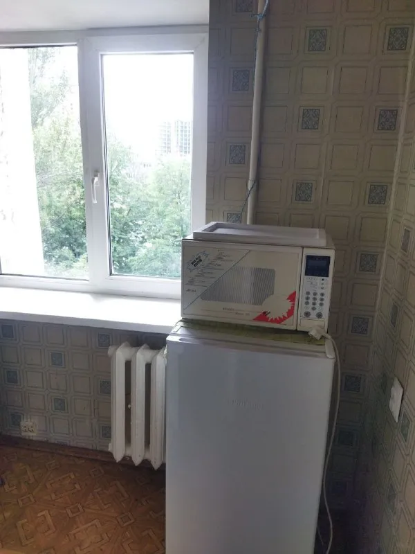 Продам 2х комнатную квартиру

🌇В киевском районе донецка
Шахтерская площадь - проспект киевский 5📍

🔹Этаж 4 семиэтажного дома
🔹Вода согласно графику
🔹Комнаты раздельные
🔹Квартира теплая
🔹Два застеклённых балкона
🔹Насыщенная инфраструктура:
- Детские сады; школы;
- Продуктовые магазины;
- Супермаркет
👌Развитая транспортная развязка в любую точку города. Остановки маршрутного такси в шаговой доступности.

📄Документы готовы к сделке
Собственник в донецке❗️

💰Цена 4 300 000 руб
Реальному клиенту торг

📲☎️ +79495059339

Подписаться | дать объявление - фотография - 6