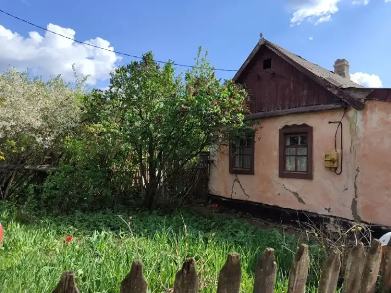 Продается жилой дом 68 м2.
В поселке пантелеймоновка
Свет, вода, хоз постройки.
Дом требует ремонта. Отопление печное
Сад, огород, участок 15 соток. Цена снижена
350 Тысяч рублей
Обращаться по телефону
+7949 408 72 26
В любое время до 20-00. - фотография - 1