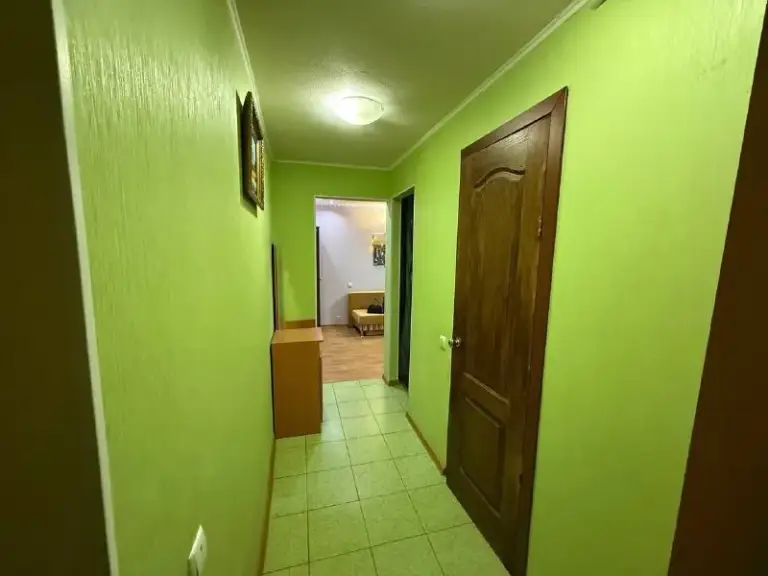 ‼️Продажа квартиры‼️

🏡Продам к. Квартиру по пр-ту ильича, макаронка
🗺Г. Донецк днр

✅Этажность–1/5жилого дома
✅Площадь–30/16/5 м2

✅Продажа с мебелью и техникой
Состояние с ремонтом
✅Квартира не угловая
Во дворе дома дет. Сад, школа 49
✅В шаговой доступности продуктовые магазины, рынок, аптека, стоматология, тц, кафе, сауна, храм
✅Отличная транспортная развязка, рядом с домом остановка общественного транспорта, ас мотель
🔥Собственник

💴Цена: 3🍋4млн. Руб.
☎️+7(949) 371-87-99
☎️+7(949) 371-87-70

Недвижимость днр - фотография - 2