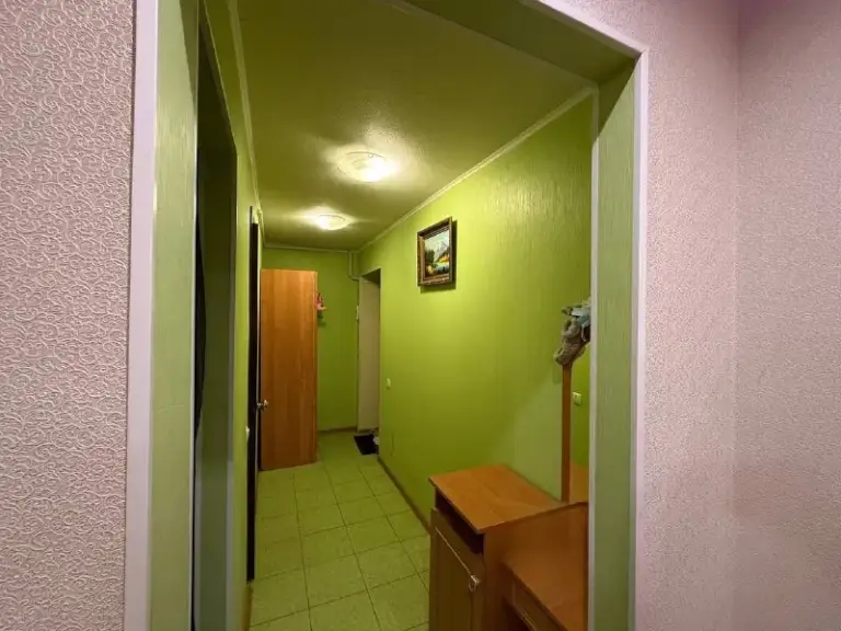 ‼️Продажа квартиры‼️

🏡Продам к. Квартиру по пр-ту ильича, макаронка
🗺Г. Донецк днр

✅Этажность–1/5жилого дома
✅Площадь–30/16/5 м2

✅Продажа с мебелью и техникой
Состояние с ремонтом
✅Квартира не угловая
Во дворе дома дет. Сад, школа 49
✅В шаговой доступности продуктовые магазины, рынок, аптека, стоматология, тц, кафе, сауна, храм
✅Отличная транспортная развязка, рядом с домом остановка общественного транспорта, ас мотель
🔥Собственник

💴Цена: 3🍋4млн. Руб.
☎️+7(949) 371-87-99
☎️+7(949) 371-87-70

Недвижимость днр - фотография - 3