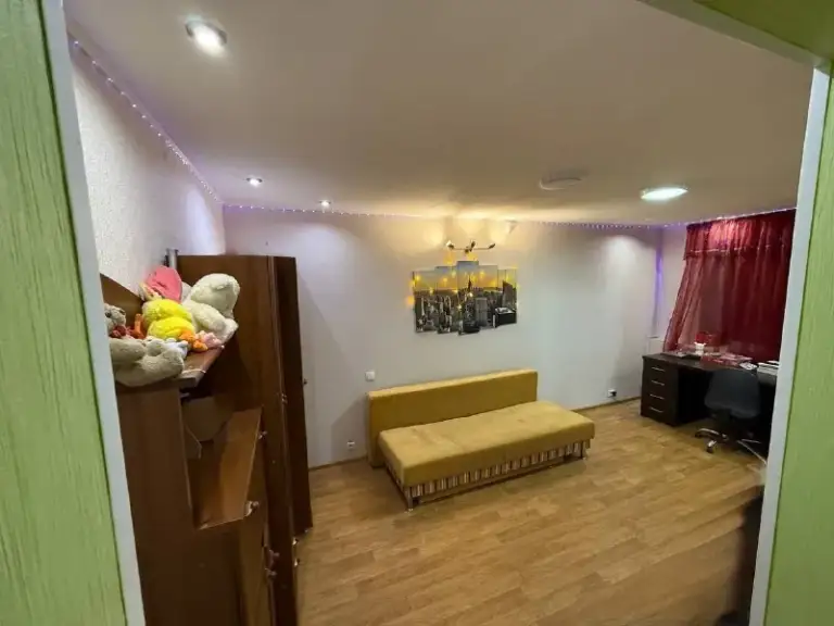 ‼️Продажа квартиры‼️

🏡Продам к. Квартиру по пр-ту ильича, макаронка
🗺Г. Донецк днр

✅Этажность–1/5жилого дома
✅Площадь–30/16/5 м2

✅Продажа с мебелью и техникой
Состояние с ремонтом
✅Квартира не угловая
Во дворе дома дет. Сад, школа 49
✅В шаговой доступности продуктовые магазины, рынок, аптека, стоматология, тц, кафе, сауна, храм
✅Отличная транспортная развязка, рядом с домом остановка общественного транспорта, ас мотель
🔥Собственник

💴Цена: 3🍋4млн. Руб.
☎️+7(949) 371-87-99
☎️+7(949) 371-87-70

Недвижимость днр - фотография - 5