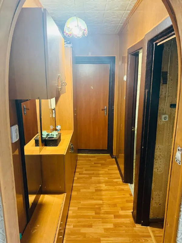 Продам двухкомнатную квартиру

🌇Донецк, в ленинском районе- универмаг радуга📍

💦Вода согласно графику, хороший напор
✅Спокойный район с развитой инфраструктурой
✅Этаж - 4 / 4 этажки
📑Документы полностью готовы
✅Общая площадь 43 кв. М
✅Квартира теплая, установлены пластиковые окна
🎁В квартире остается вся мебель и техника
👍Тихий спокойный двор

📍Рядом школа, детский сад, магазины, рынок.
🚌Хорошая транспортная развязка, остановка в шаговой доступности.

💰Цена: 4 300 000 ₽, есть торг

📲☎️+79495059339

Подписаться | дать объявление - фотография - 1