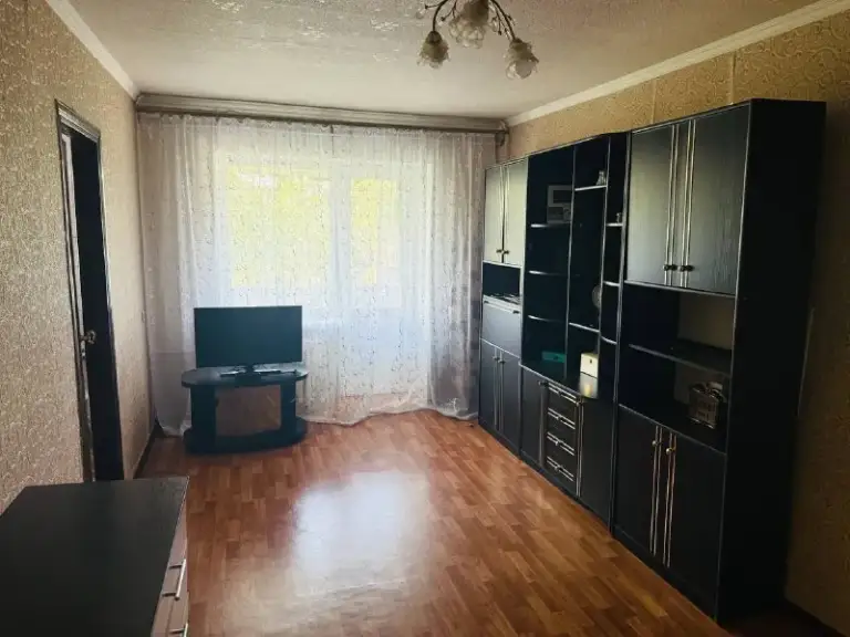 Продам двухкомнатную квартиру

🌇Донецк, в ленинском районе- универмаг радуга📍

💦Вода согласно графику, хороший напор
✅Спокойный район с развитой инфраструктурой
✅Этаж - 4 / 4 этажки
📑Документы полностью готовы
✅Общая площадь 43 кв. М
✅Квартира теплая, установлены пластиковые окна
🎁В квартире остается вся мебель и техника
👍Тихий спокойный двор

📍Рядом школа, детский сад, магазины, рынок.
🚌Хорошая транспортная развязка, остановка в шаговой доступности.

💰Цена: 4 300 000 ₽, есть торг

📲☎️+79495059339

Подписаться | дать объявление - фотография - 2