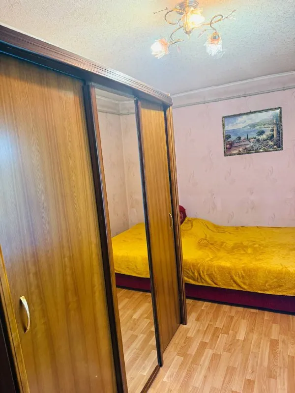 Продам двухкомнатную квартиру

🌇Донецк, в ленинском районе- универмаг радуга📍

💦Вода согласно графику, хороший напор
✅Спокойный район с развитой инфраструктурой
✅Этаж - 4 / 4 этажки
📑Документы полностью готовы
✅Общая площадь 43 кв. М
✅Квартира теплая, установлены пластиковые окна
🎁В квартире остается вся мебель и техника
👍Тихий спокойный двор

📍Рядом школа, детский сад, магазины, рынок.
🚌Хорошая транспортная развязка, остановка в шаговой доступности.

💰Цена: 4 300 000 ₽, есть торг

📲☎️+79495059339

Подписаться | дать объявление - фотография - 3