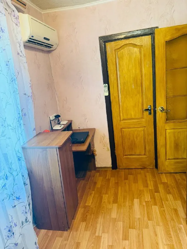 Продам двухкомнатную квартиру

🌇Донецк, в ленинском районе- универмаг радуга📍

💦Вода согласно графику, хороший напор
✅Спокойный район с развитой инфраструктурой
✅Этаж - 4 / 4 этажки
📑Документы полностью готовы
✅Общая площадь 43 кв. М
✅Квартира теплая, установлены пластиковые окна
🎁В квартире остается вся мебель и техника
👍Тихий спокойный двор

📍Рядом школа, детский сад, магазины, рынок.
🚌Хорошая транспортная развязка, остановка в шаговой доступности.

💰Цена: 4 300 000 ₽, есть торг

📲☎️+79495059339

Подписаться | дать объявление - фотография - 4