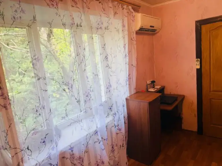 Продам двухкомнатную квартиру

🌇Донецк, в ленинском районе- универмаг радуга📍

💦Вода согласно графику, хороший напор
✅Спокойный район с развитой инфраструктурой
✅Этаж - 4 / 4 этажки
📑Документы полностью готовы
✅Общая площадь 43 кв. М
✅Квартира теплая, установлены пластиковые окна
🎁В квартире остается вся мебель и техника
👍Тихий спокойный двор

📍Рядом школа, детский сад, магазины, рынок.
🚌Хорошая транспортная развязка, остановка в шаговой доступности.

💰Цена: 4 300 000 ₽, есть торг

📲☎️+79495059339

Подписаться | дать объявление - фотография - 5