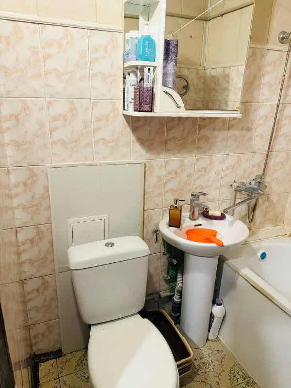 Продам двухкомнатную квартиру

🌇Донецк, в ленинском районе- универмаг радуга📍

💦Вода согласно графику, хороший напор
✅Спокойный район с развитой инфраструктурой
✅Этаж - 4 / 4 этажки
📑Документы полностью готовы
✅Общая площадь 43 кв. М
✅Квартира теплая, установлены пластиковые окна
🎁В квартире остается вся мебель и техника
👍Тихий спокойный двор

📍Рядом школа, детский сад, магазины, рынок.
🚌Хорошая транспортная развязка, остановка в шаговой доступности.

💰Цена: 4 300 000 ₽, есть торг

📲☎️+79495059339

Подписаться | дать объявление - фотография - 9