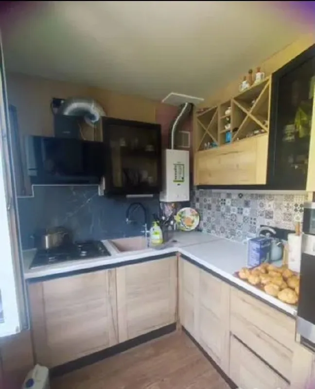 В продаже 3 к крупногабаритная квартира в приморском районе г. Таганрога, ростовской области.
Площадь 78 кв м, 3 раздельные комнаты, 4/4 кирпичного дома, "сталинка", высокие потолки, хорошее состояние, заменяны проводка и радиаторы отопления.
Отличный район с хорошо развитой инфраструктурой, рядом парк и море.
Стоимость 6,1 млн руб.
Телефон для связи 89185157332 анна. - фотография - 4