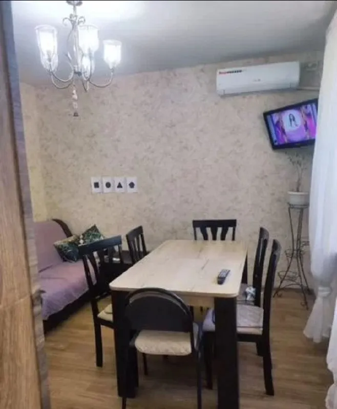 В продаже 3 к крупногабаритная квартира в приморском районе г. Таганрога, ростовской области.
Площадь 78 кв м, 3 раздельные комнаты, 4/4 кирпичного дома, "сталинка", высокие потолки, хорошее состояние, заменяны проводка и радиаторы отопления.
Отличный район с хорошо развитой инфраструктурой, рядом парк и море.
Стоимость 6,1 млн руб.
Телефон для связи 89185157332 анна. - фотография - 5