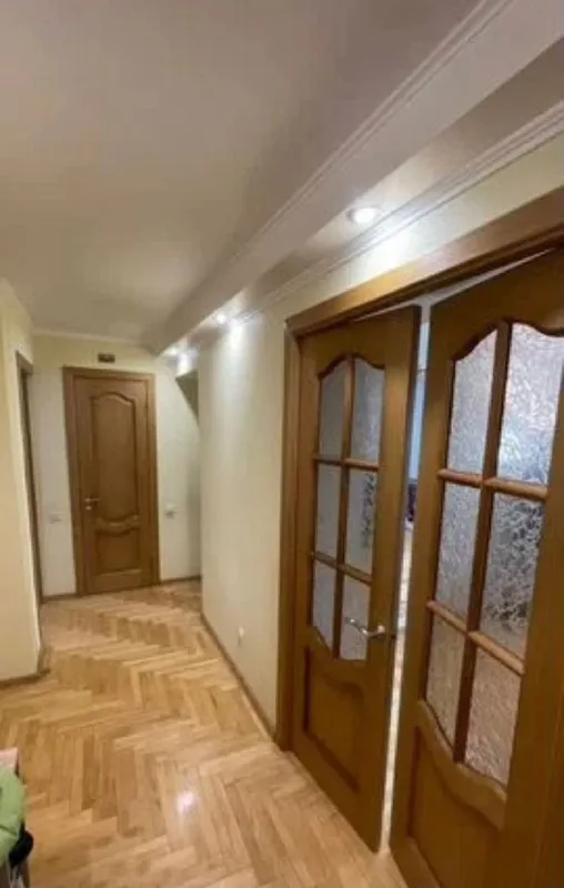 Крупногабаритная 3 к квартира в г. Таганроге, ростовская область.
Район северный, дом современный.
Комнаты и с/у раздельные, 2 застекленных балкона.
Площадь 75,4 кв м, 4/5 кирпичного дома.
Хорошее состояние.
Цена 6,5 млн руб.
Телефон для связи 89185157332 анна. - фотография - 4