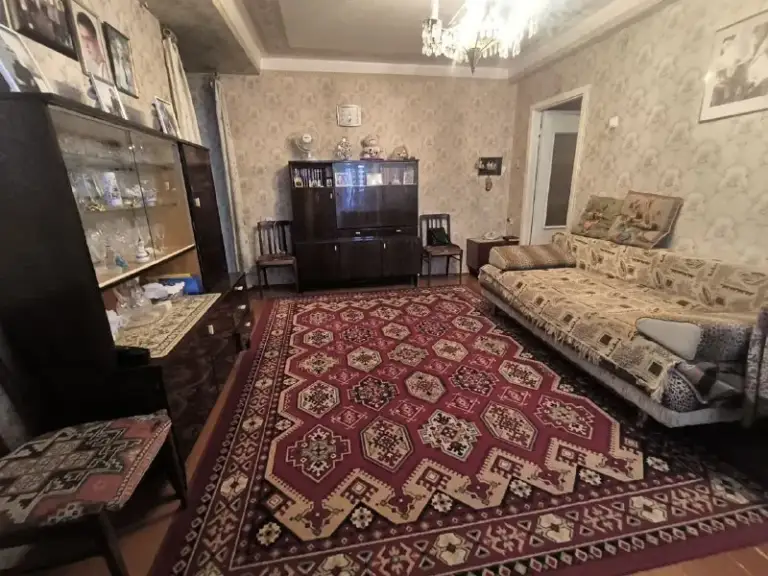 Продам трёхкомнатную квартиру

🌇Донецк, калининский район, грузия - парк гулливер, проспект ильича 83📍

📃Документы к сделке готовы
✅Площадь квартиры 61 кв. М
✅Установлены пластовые окна
✅Квартира с двумя застекленными лоджиями
✅Крыша не течет, есть технический этаж
✅Квартира не угловая
Насыщенная инфраструктура:
Детские сады, школы, ... ="5449494525670082610">✅развитая транспортная развязка в любую точку города. Остановки маршрутного такси в шаговой доступности.
🌎До центра города 3 минуты на машине

💰Стоимость 5 300 000 руб.
Реальному клиенту торг❗️
👁Показ в любое время

📲☎️ +79495059339 Ан

Подписаться | дать объявление - фотография - 1