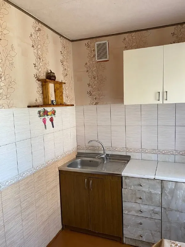 ‼️Продажа квартиры‼️

🏡Продаётся трёхкомнатная квартира петровский район
🗺Г. Донецк днр ул. Ревякина 30

✅Этажность–2/2 жилого дома
✅Общая площадь–44 м2

✅Спальные комнаты небольшие
✅Сантехника, трубы, проводка новые
✅Выполнен косметический ремонт
В спальне утеплены стены
✅Санузел совмещенный, выложен кафелем, имеется стиральная машинка
✅В зале есть кладовая
✅Балкон
🧾Документы готовы
🔥Собственник

💴Цена: 2🍋500.000 руб
☎️+7(949) 043-07-22 Ирина

Недвижимость днр - фотография - 8