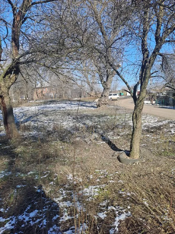 Продаются 2 участка по 6,4 сотки (всего 12,8 соток)

🌇Донецк, оцкб, куйбышевский р-н. Ул. Великоновоселковская📍

✅2 Соседних участка прямоугольной формы (40х32м общий размер), приватизированы, росреестр, разрешение на ижс.

✅Перепад высоты участка 1м на всю длину. С 3-х сторон не будет соседей – простор и тишина.

✅Все коммуникации: газ, свет, вода, канализация
Удобный подъезд, асфальт, рядом транспорт и вся инфраструктура. Хорошая транспортная развязка.

⏰От оцкб 10 минут пешком.

Стоимость за 2 участка. Возможна продажа по отдельности. Обсуждается.
💰Стоимость 4 200 000 ₽

📲☎️+79499897033 Наталья

Подписаться | дать объявление - фотография - 4