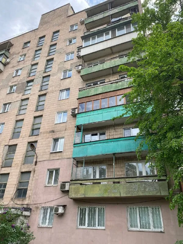 Продам трехкомнатную квартиру

🌇Донецк, ленинский район ул. Куприна, 34📍

✅Продается просторная 3 комнатная квартира, чешский проект, 66 м общ площадь.
✅6 Этаж 9 этажного дома.
✅Есть кладовка, два балкона и одна лоджия.
✅Все комнаты раздельные.
❗️Без ремонта, состояние жилое. Остается часть мебели (на фото).

✅Отличная транспортная развязка, хорошее место для жизни.
📑Документы готовы к сделке, прописанных нет, долгов нет. Собственник гражданин рф.

💰Цена 5 000 000 руб.

📲☎️+905516833595 Вотсап

Подписаться  |  дать объявление - фотография - 1