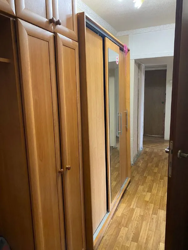 Продам трехкомнатную квартиру

🌇Донецк, ленинский район ул. Куприна, 34📍

✅Продается просторная 3 комнатная квартира, чешский проект, 66 м общ площадь.
✅6 Этаж 9 этажного дома.
✅Есть кладовка, два балкона и одна лоджия.
✅Все комнаты раздельные.
❗️Без ремонта, состояние жилое. Остается часть мебели (на фото).

✅Отличная транспортная развязка, хорошее место для жизни.
📑Документы готовы к сделке, прописанных нет, долгов нет. Собственник гражданин рф.

💰Цена 5 000 000 руб.

📲☎️+905516833595 Вотсап

Подписаться  |  дать объявление - фотография - 3