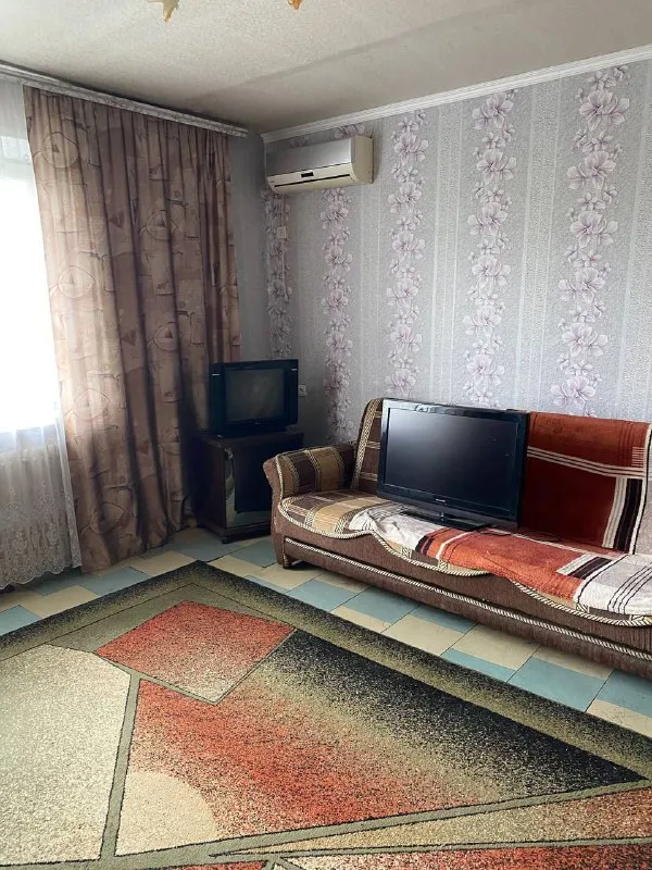 Продам трехкомнатную квартиру

🌇Донецк, ленинский район ул. Куприна, 34📍

✅Продается просторная 3 комнатная квартира, чешский проект, 66 м общ площадь.
✅6 Этаж 9 этажного дома.
✅Есть кладовка, два балкона и одна лоджия.
✅Все комнаты раздельные.
❗️Без ремонта, состояние жилое. Остается часть мебели (на фото).

✅Отличная транспортная развязка, хорошее место для жизни.
📑Документы готовы к сделке, прописанных нет, долгов нет. Собственник гражданин рф.

💰Цена 5 000 000 руб.

📲☎️+905516833595 Вотсап

Подписаться  |  дать объявление - фотография - 5