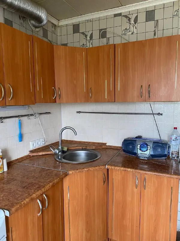 Продам трехкомнатную квартиру

🌇Донецк, ленинский район ул. Куприна, 34📍

✅Продается просторная 3 комнатная квартира, чешский проект, 66 м общ площадь.
✅6 Этаж 9 этажного дома.
✅Есть кладовка, два балкона и одна лоджия.
✅Все комнаты раздельные.
❗️Без ремонта, состояние жилое. Остается часть мебели (на фото).

✅Отличная транспортная развязка, хорошее место для жизни.
📑Документы готовы к сделке, прописанных нет, долгов нет. Собственник гражданин рф.

💰Цена 5 000 000 руб.

📲☎️+905516833595 Вотсап

Подписаться  |  дать объявление - фотография - 9