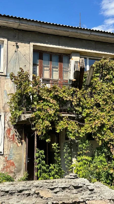 Продам 2 комнатную квартиру

🌇В макеевке под ремонт❗️ кировский район, ул. Шекспира, (р-н кировской администрации, совколония). 📍

✅10 Минут на маршрутке от ас плеханово
✅Квартира под ремонт❗️
✅Общая площадь 52кв. М, 2 этаж 2 этажного дома, не угловая.
✅Есть открытая терраса, в квартиру отдельный вход на первом этаже, подъезд на 2 квартиры.
✅Вещи и мусор готовы вывезти

📑Документы готовы, в росреестре !
💰Цена 1 600 000 ₽ торг

📲☎️+79951571916 Юлия, собственник
🎥Видео по запросу в телеграм
📲 @Julia_kolle7 телеграмм

Подписаться | дать объявление - фотография - 1