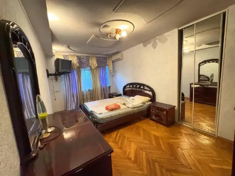Продаётся двухуровневая
Трехкомнатная квартира
🌇Донецк, в калининском районе, ул. Карпинского 25📍
Уникальный объект
2 Этаж | 2 санузла | 2 балкона
3 Комнаты | 85 м2
1 Уровень❗️
-Гардеробная/прихожая, санузел,
Зал с балконом, кухня
2 Уровень❗️
-Две спальни, балкон, санузел
Документы готовы к сделке!собственник в городе!
📍Удобное расположение - транспортная развязка в любую точку города🚐
В пешей доступности: лицей №12, театр кукол, фокс, рынок, супермаркеты, бизнес центр, больницы
💰Стоимость 7.500.000 ₽
📲☎️+79495131300
📲☎️+79495059339
Подписаться | дать объявление - фотография - 2