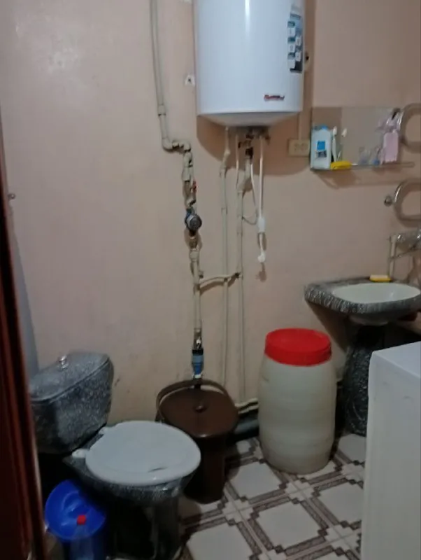 Продам трех комнатную квартиру в кирпичном доме, 67м. Кв. (6 капитальная, пролетарский р-н донецка) ориентир ул. Красной авиации/доблестная. 1/2 этажного, цоколь не низкий, сухая. Пластиковые окна. Чистое, жилое состояние. С мебелью и техникой. Документы готовы. Быстрая сделка. Цена 2 500 000руб. Ан анна + 7 949 470 04 83 (феникс), +7 949 796 89 69 (миранда). - фотография - 9