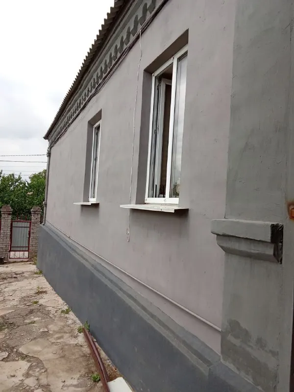 ‼️Продажа дома‼️

🏡Продается дом от собственника агентствам прошу не беспокоить
🗺Г. Мариуполь днр

✅Общая площадь–95 м2
✅Жилая–57 м2

✅Всего 10 минут езды от моря большой участок, дом газифицированый, канализация центральная, земля приватизирована, 5 жилых комнат
✅Высокие натяжные потолки 3 м в комнатах и кухне, вода идёт круглосуточно, много фруктовых деревьев на участке
🔥Собственник

💴Цена: 5🍋5 млн рублей с небольшим торгом
☎️+7(949) 356-01-85 (Тг на этом номере)

📨Подписаться - фотография - 1