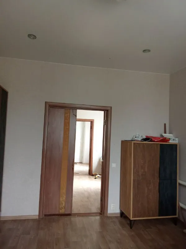 ‼️Продажа дома‼️

🏡Продается дом от собственника агентствам прошу не беспокоить
🗺Г. Мариуполь днр

✅Общая площадь–95 м2
✅Жилая–57 м2

✅Всего 10 минут езды от моря большой участок, дом газифицированый, канализация центральная, земля приватизирована, 5 жилых комнат
✅Высокие натяжные потолки 3 м в комнатах и кухне, вода идёт круглосуточно, много фруктовых деревьев на участке
🔥Собственник

💴Цена: 5🍋5 млн рублей с небольшим торгом
☎️+7(949) 356-01-85 (Тг на этом номере)

📨Подписаться - фотография - 10