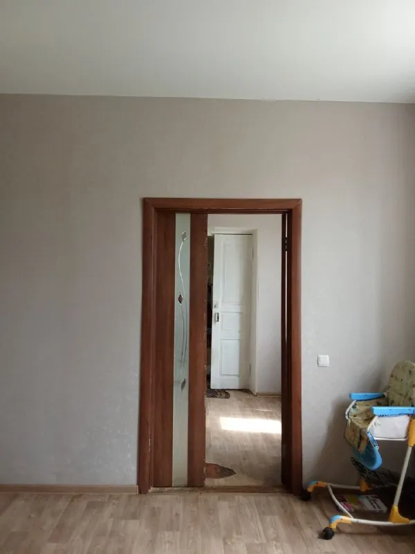 ‼️Продажа дома‼️

🏡Продается дом от собственника агентствам прошу не беспокоить
🗺Г. Мариуполь днр

✅Общая площадь–95 м2
✅Жилая–57 м2

✅Всего 10 минут езды от моря большой участок, дом газифицированый, канализация центральная, земля приватизирована, 5 жилых комнат
✅Высокие натяжные потолки 3 м в комнатах и кухне, вода идёт круглосуточно, много фруктовых деревьев на участке
🔥Собственник

💴Цена: 5🍋5 млн рублей с небольшим торгом
☎️+7(949) 356-01-85 (Тг на этом номере)

📨Подписаться - фотография - 4