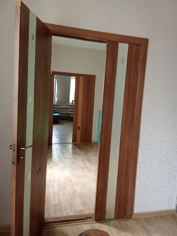 ‼️Продажа дома‼️

🏡Продается дом от собственника агентствам прошу не беспокоить
🗺Г. Мариуполь днр

✅Общая площадь–95 м2
✅Жилая–57 м2

✅Всего 10 минут езды от моря большой участок, дом газифицированый, канализация центральная, земля приватизирована, 5 жилых комнат
✅Высокие натяжные потолки 3 м в комнатах и кухне, вода идёт круглосуточно, много фруктовых деревьев на участке
🔥Собственник

💴Цена: 5🍋5 млн рублей с небольшим торгом
☎️+7(949) 356-01-85 (Тг на этом номере)

📨Подписаться - фотография - 5
